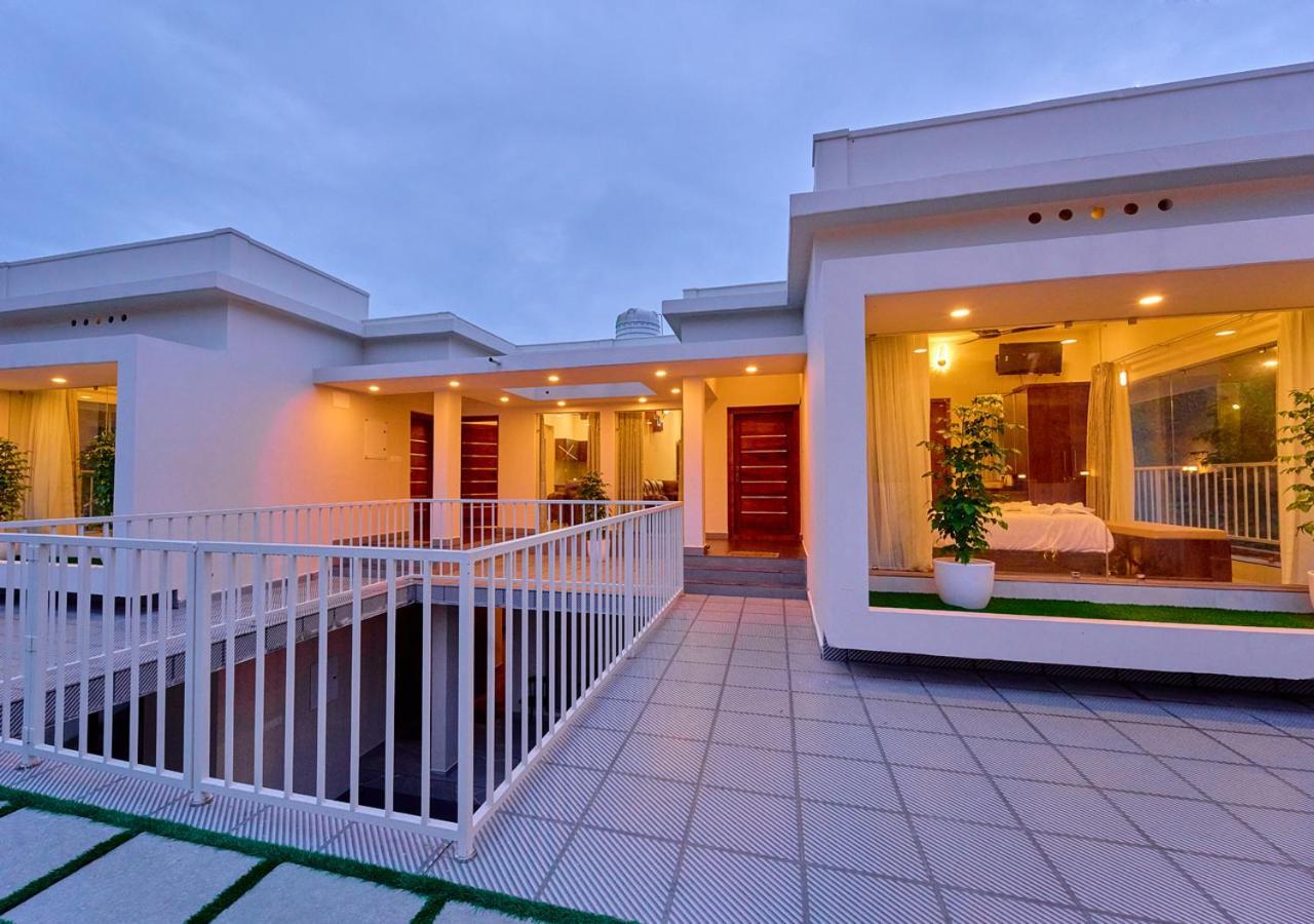 Glen Castle Vagamon Pool Resort By Voye Homes מראה חיצוני תמונה