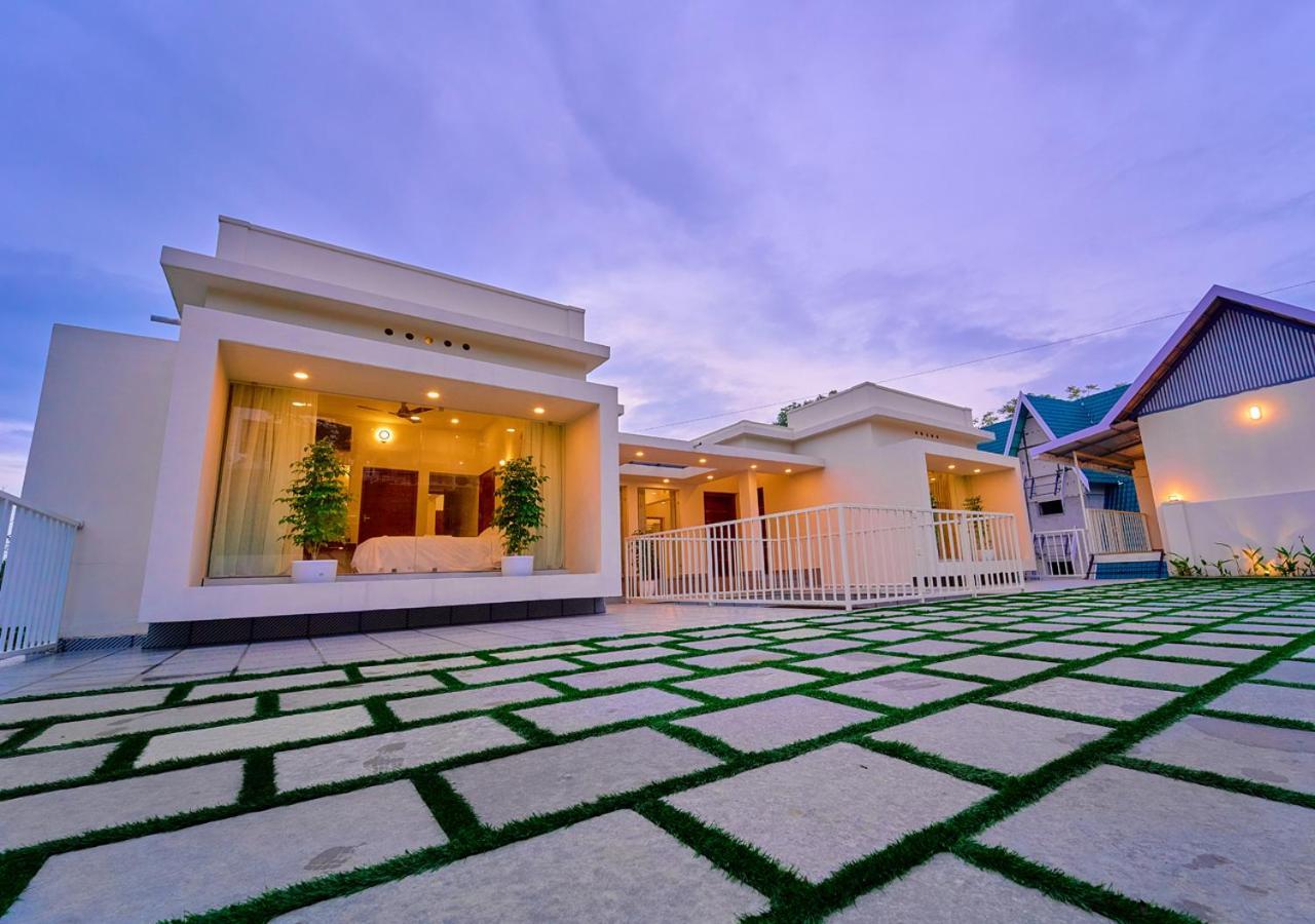 Glen Castle Vagamon Pool Resort By Voye Homes מראה חיצוני תמונה