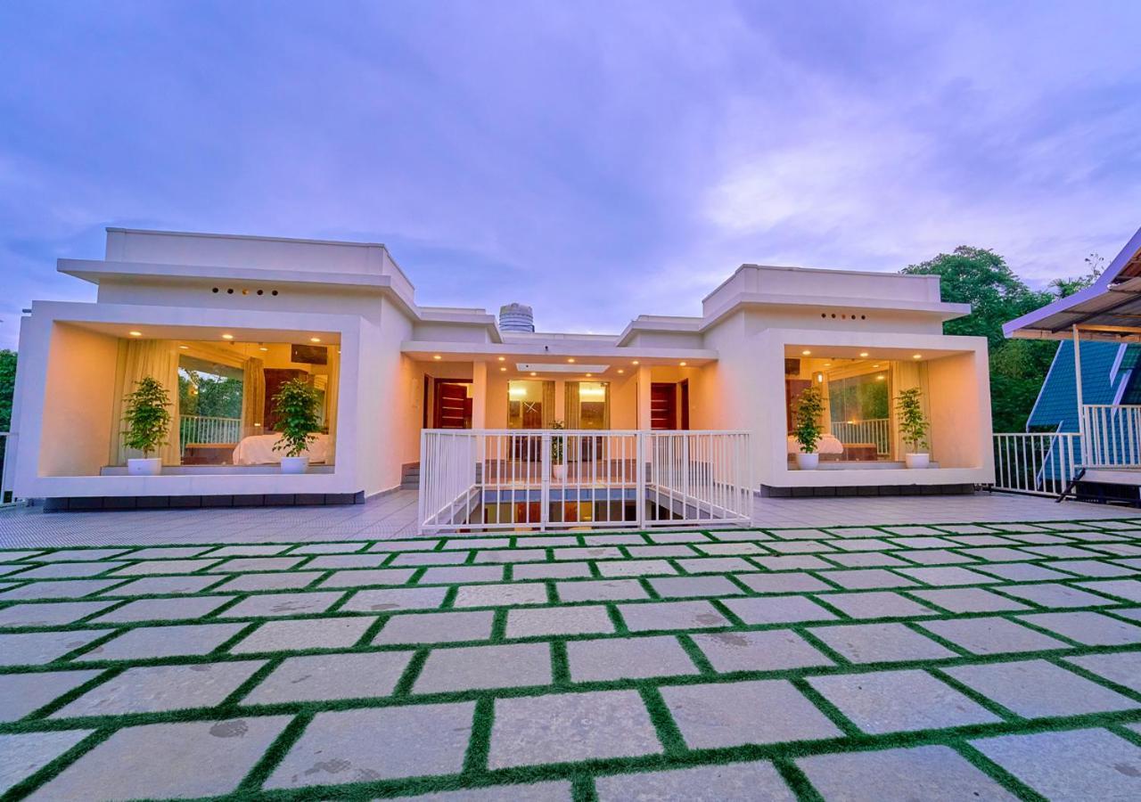 Glen Castle Vagamon Pool Resort By Voye Homes מראה חיצוני תמונה